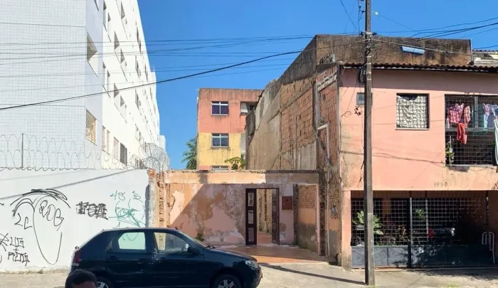 Vendo terreno com casa já demolida na João Cordeiro com Bárbara de Alencar