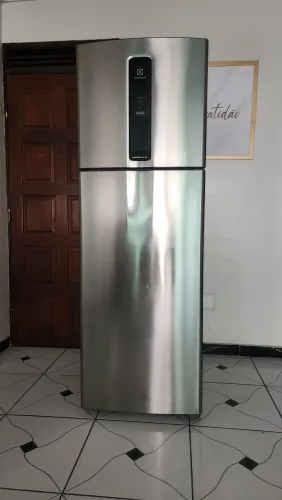 Geladeira inox Panasonic 390L frost free