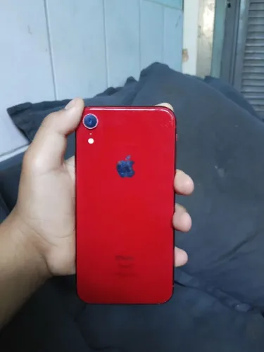 iPhone XR 64 GB bateria 76% e alguns detalhes na tela e nunca foi aberto