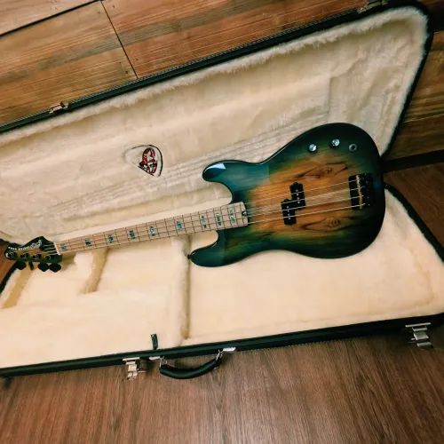 Baixo Gazaffi Precison Bass