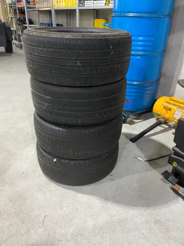 Vende- se Peneu 17 semi novo