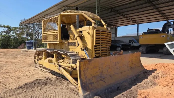 Komatsu Trator de Esteira D85-A Ano 1983