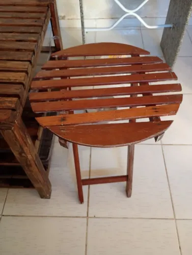 Mesinha de madeira