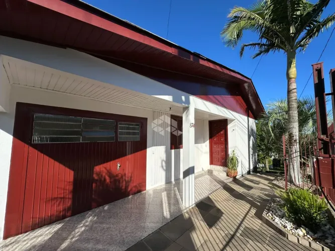 Casa com três dormitórios no bairro primeiro de Maio em Farroupilha