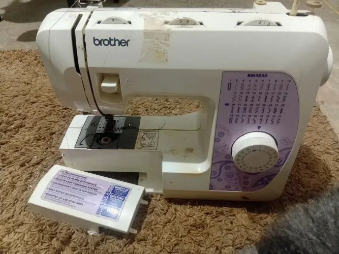 Máquina de Costura com 37bordados