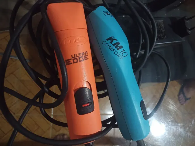 MÁQUINA DE TOSA (Andis Ultra Edge) e (KM10 CONFORT).Ótimo para quem está começando na area