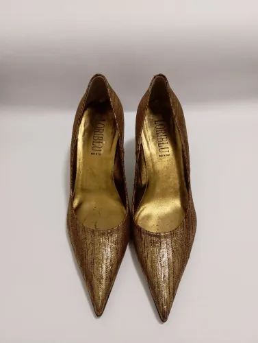 scarpin loriblu (marca de alto luxo) bico fino dourado 38