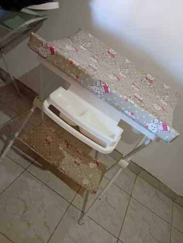 Banheira com trocador  e bebê conforto 