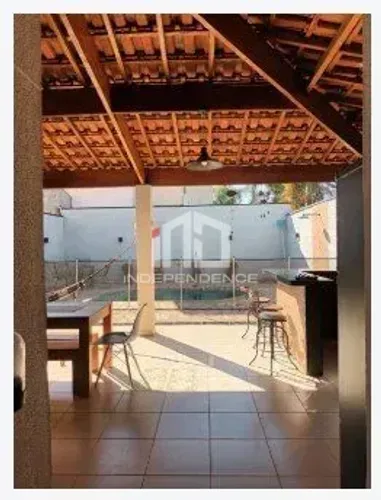 Casa 193m2 com piscina na zona Leste