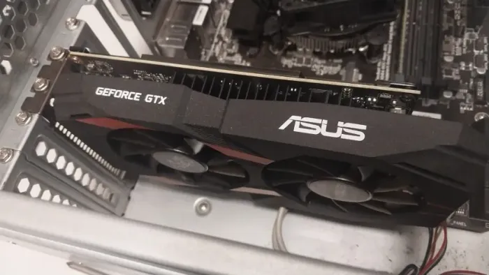 Placa de Video Asus Cerberus GTX 1050ti 4GB GDDR5 Dual Fan (pouco usada)