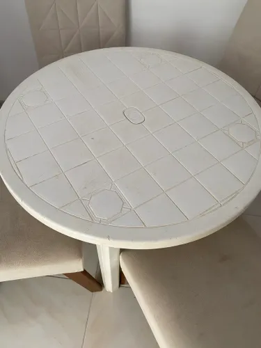 Mesa de plástico usada
