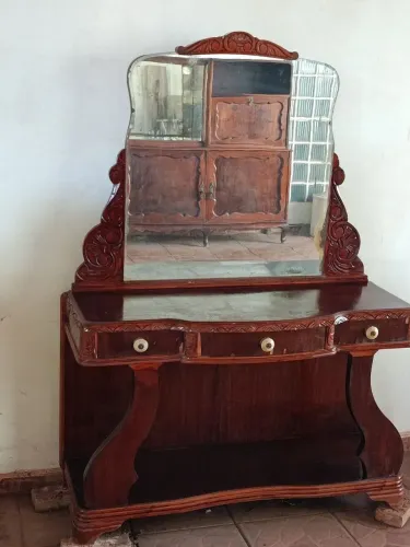 Penteadeira Anos 50 com Espelho Bisotê Original