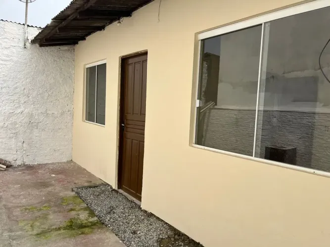 Locação de casa no Bairro Cordeiros - Fácil acesso