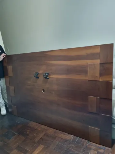 Painel para TV em madeira