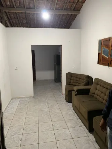Casa boa na cidade e com garagem em Lagoa Seca