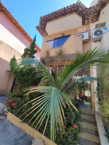 Casa com 3 quartos com suíte em condomínio na Granja dos Cavaleiros