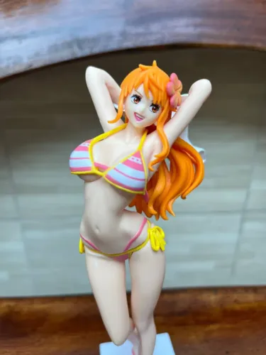 Action Figure Dragon Ball e One Piece - Nami 21cm e Launch 24cm