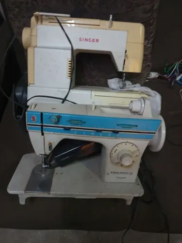 Máquina Singer elétrica