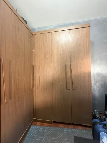 Guarda roupa em L