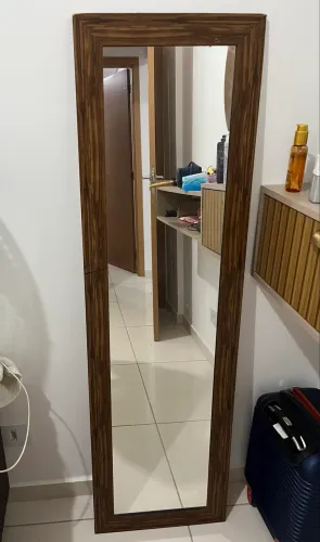 Espelho com moldura 