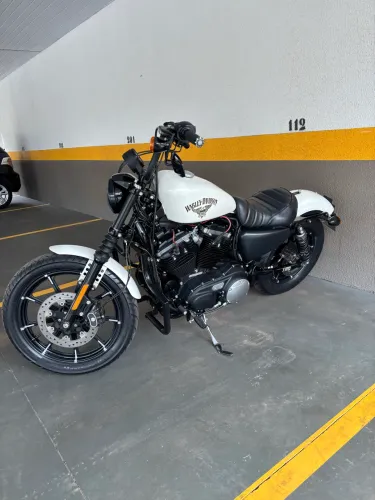 Harley 883