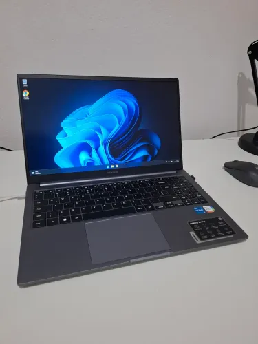Notebook Samsung Galaxy Book 4 / i5 13° 8gb ram 236ssd nvme