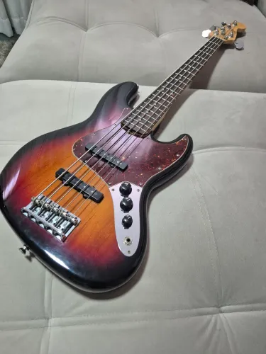 Baixo fender standard 5c