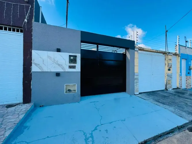 Casa Plana, G. Lisboa, 80m2, Lote 4,40m X 33,00m 2 Qtos, 2 Banheiros, 2 Vagas, Deck e Chuv