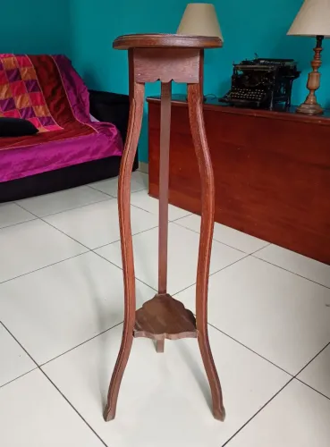 Coluna Pedestal Antiga em Madeira Maciça