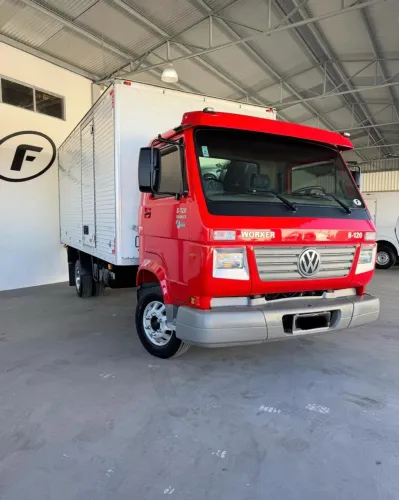 Caminhão 8-120