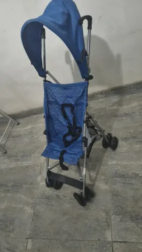 Carrinho de bebê guarda chuva compacto