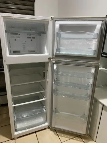 Geladeira boa barato dou garantia entrego