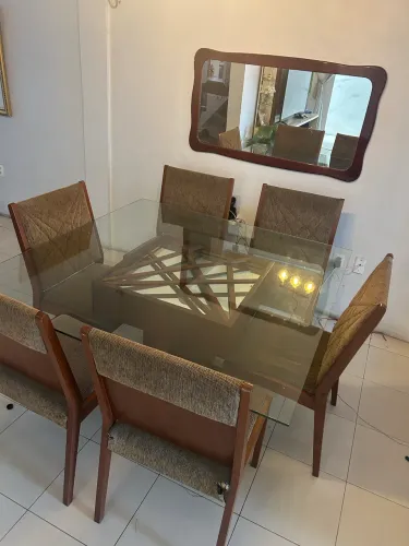 Sala de jantar perfeita pra vender logo 