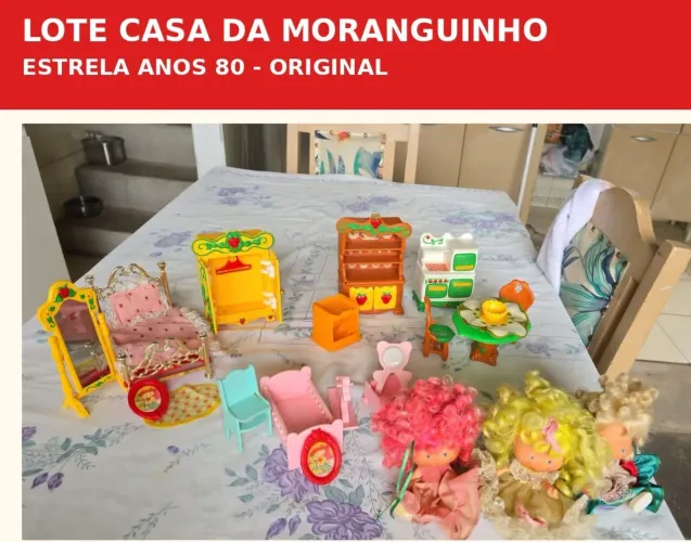 Lote de móveis e bonecas da coleção moranguinho anos 80