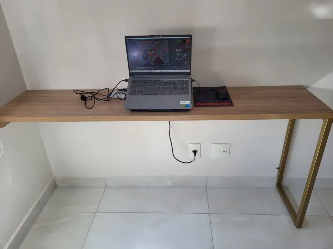 VENDO MESA DE CANTO ESTILO INDUSTRIAL 