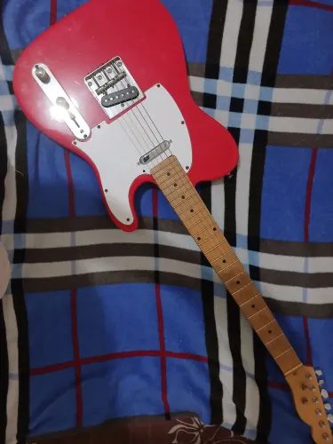 KIT GUITARRA TELECASTER 90s + PEDALEIRA TANK G PRA SAIR LOGO