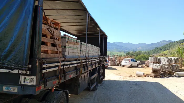 Carreta dois eixos 