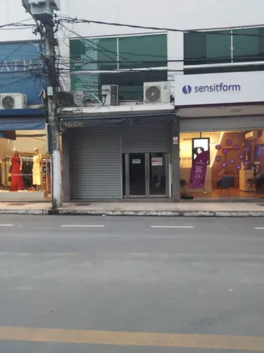 Loja para locação no Campos Elíseos  na rua ao lado do Ed. Centro Empresarial  Resende - R