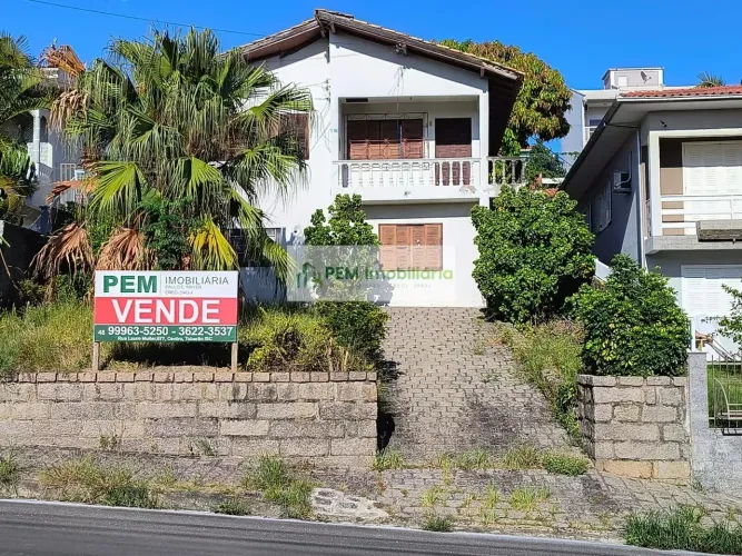 Imóvel para venda tem 150 metros quadrados com 4 quartos em Oficinas - Tubarão - SC