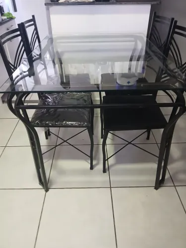 Mesa de vidro de aço com quarto 4 cadeiras