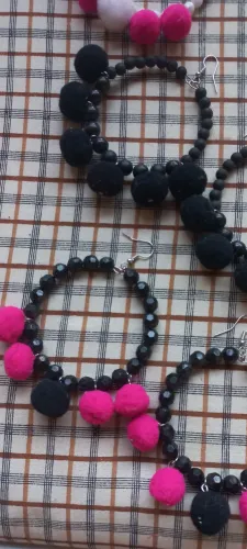 Kit 10 brincos artesanais argolas pompons e miçangas 