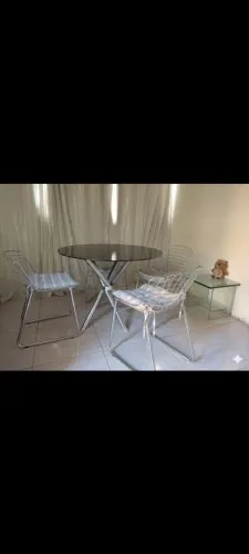 Mesa redonda vidro incolor 8mm plotado de preto ,com 4 cadeira e pé de mesa de inox .