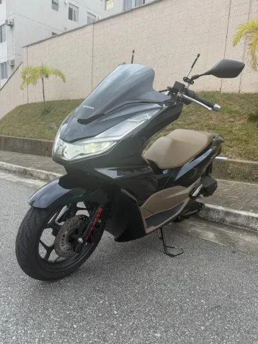 PCX DLX ABS 2025 COM APENAS 1.200 km NA GARANTIA .