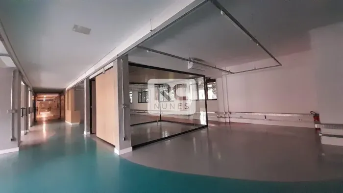 Andar corrido com 8 vagas, área de 341m² no Bairro Sion - Belo Horizonte/MG