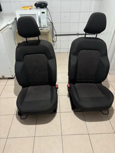 Par de bancos dianteiros Renault Kardian