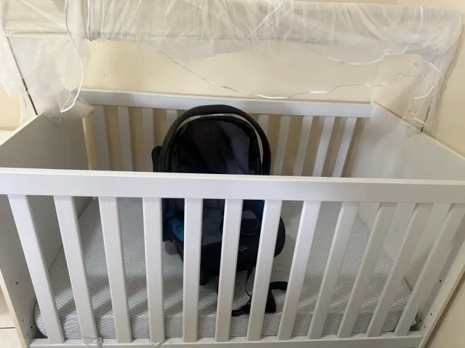Berço e bebê conforto