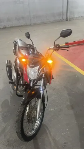 Moto pro dia a dia top vendo preço acessível possui multas ..