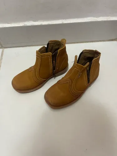 Botina infantil tamanho 26!