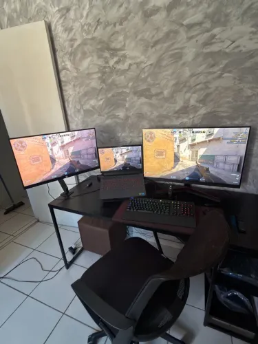Vendo dois monitores 1 de 25 polegadas 144hz e outro de 32 polegadas 2k