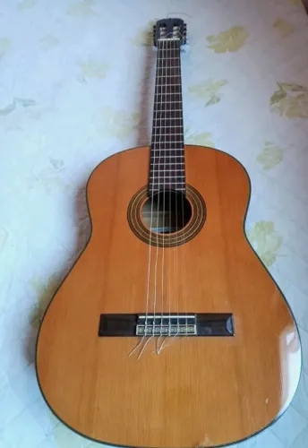 Troco em violão de cordas de aço 